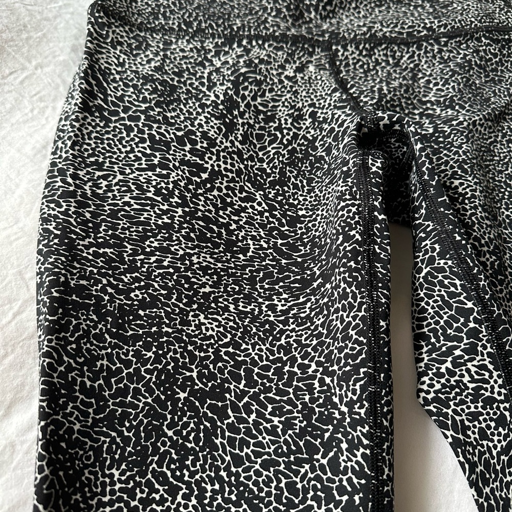 Nwot Lululemon Pattern Leggings Color Block - image 3